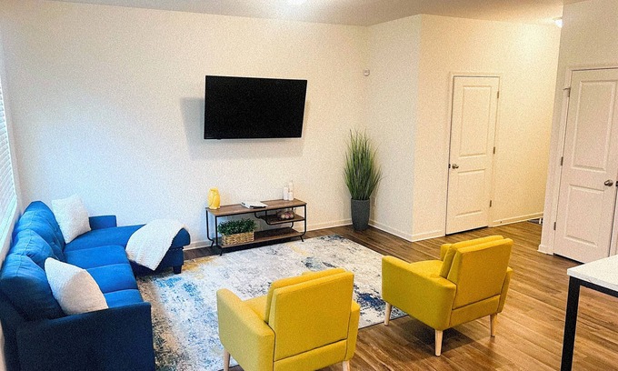 Decatur House | New Charming 3-bedroom/2.5 bathroom house in Metro Atlanta area
