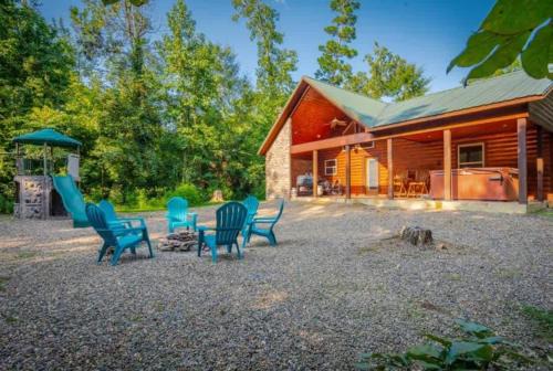 Broken Bow House | New Charming Cabin Spa-Firepit-Arcade Sleeps 6