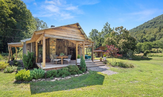 Barnardsville Cottage | New! Charming Oasis on a Trout Stream.