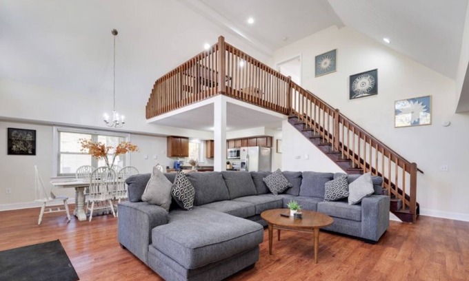 Briar Crest Woods Ski Chalet | NEW!Charming Pocono Chalet w/ gaming loft, close to skiing, private lake, hiking