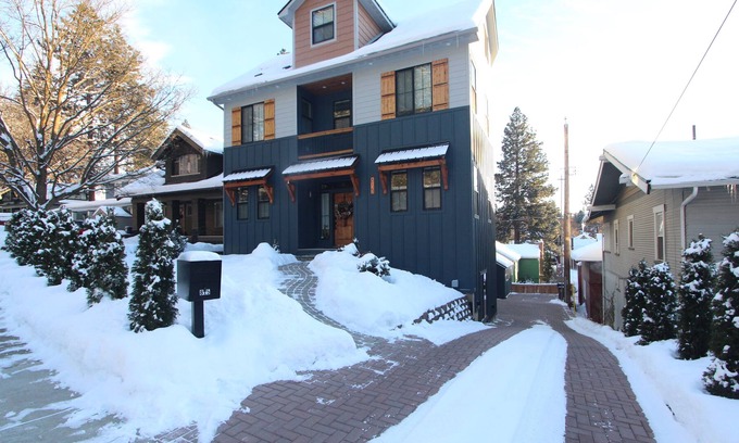 Manito Apartment | New charming South Hill luxury private apartment in ideal location