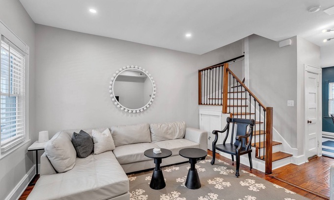 Old Town West House | NEW! Chez Old Town | Walk to Shops Metro & Waterfront