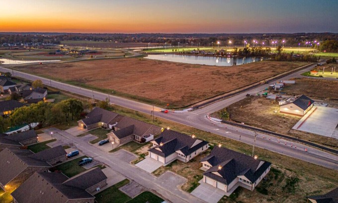 Evansville Condo | New Construction , New Furnishing , Luxury Unit
