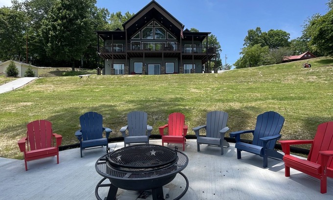 La Follette House | New Construction Norris Lakefront Home w/Dock - Gentle slope to Lake. Sleeps 12