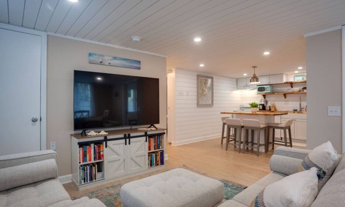 Folly Field Cottage | New Cottage: 4th row & fully fenced back yard!