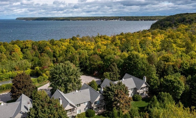 Sister Bay Condo | New! Country Stroll to Pebble Beach! Charming-Cozy. Nature Retreat!Close to town