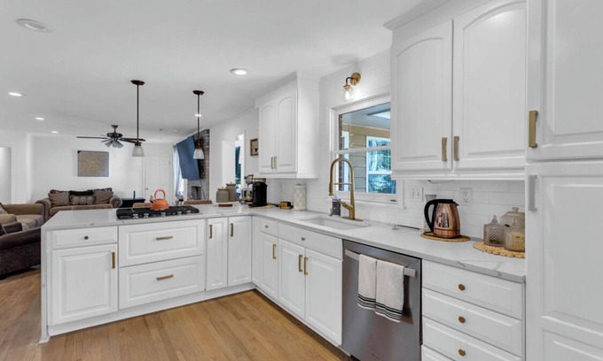 Windwood House | *New* Cozy 3bdr+1Bonus Newly Remodeled Home
