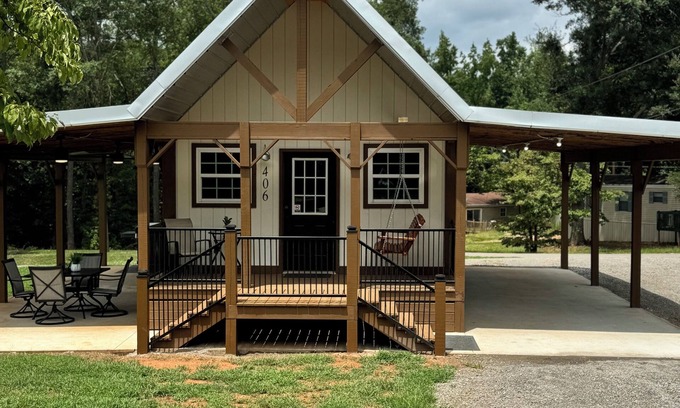 Townville Cabin | New! Cozy Cabin 4/Lake Hartwell/Green Pond Lndg/Broyles Landing/Covered Shelter