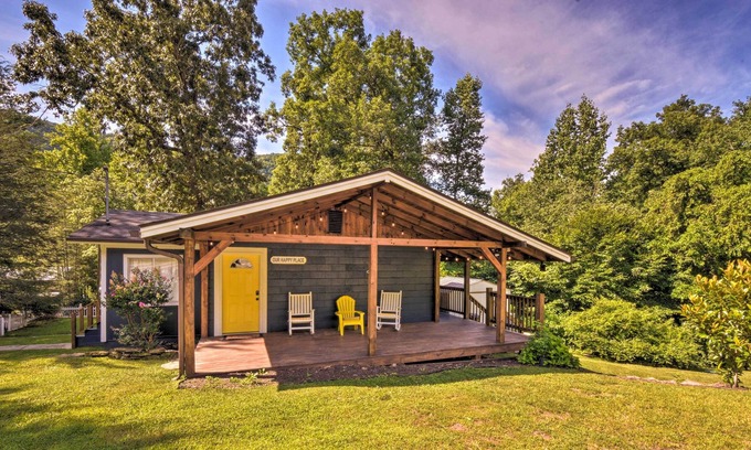 Clayton Cottage | NEW! Cozy Clayton Cottage < 1/2 Mi to Boat Dock!