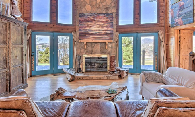 Hayesville Cottage | NEW! Cozy Hayesville Cottage w/ Lake Views!