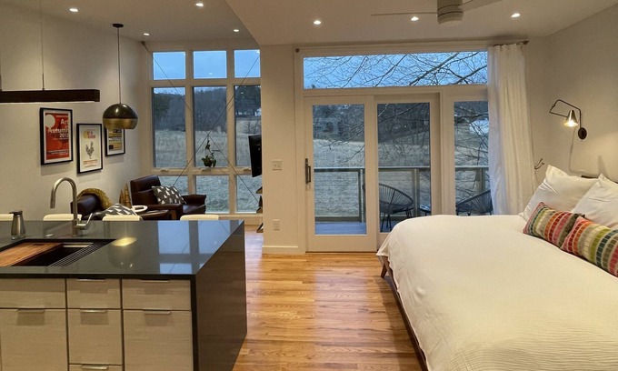 Weaverville Apartment | New cozy modern "treehouse". Walk to downtown Weaverville, 15 min North of AVL.