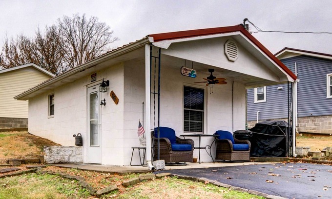 New Concord Apartment | NEW! Cozy Studio w/ Covered Patio by Kentucky Lake