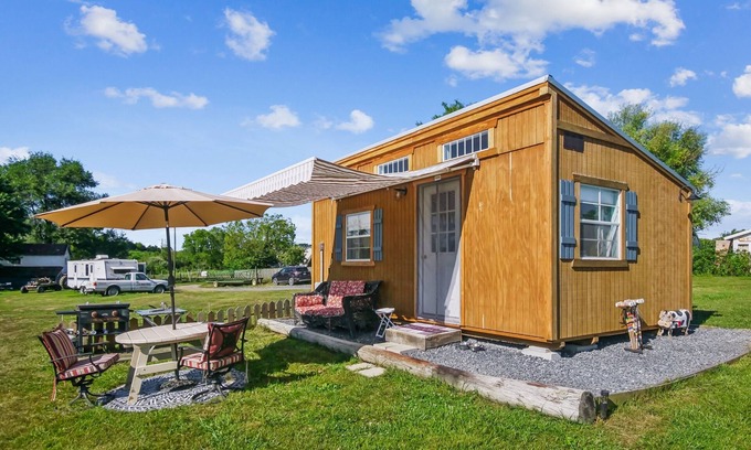 Mount Jackson Cabin | NEW! Cozy Tiny Home Retreat on Shenandoah Valley Farm