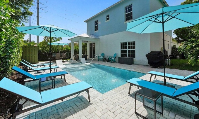 Delray Beach House | NEW Designer's Dream Delray Beach Oasis w/ Private Pool, Patio, close to Ave!
