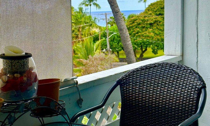 Historic Kailua Village Condo | New Discount Weekly,Monthly,Daily,OceanviewSteps to Town,Beach,Pier,Ocean access