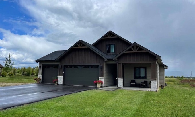 Tamarack Resort Cabin | New Donnelly Cabin w/Hot Tub, Near Lake Cascade!