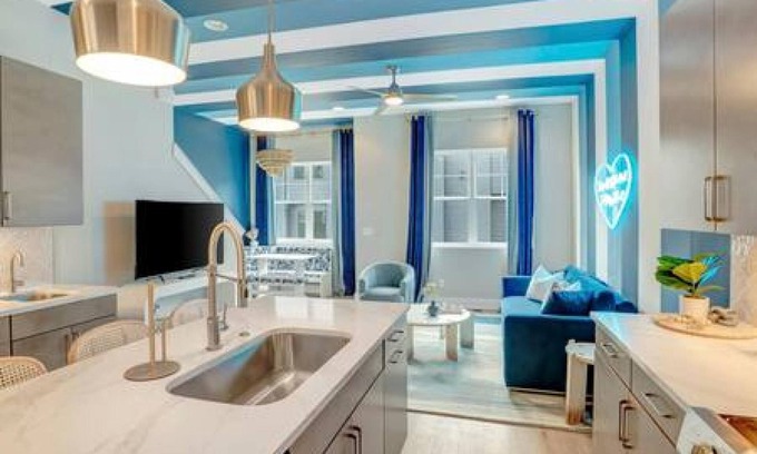 Katie Hill Neighborhood House | NEW Double Lux 26beds 2 Rooftop Views Free Parking