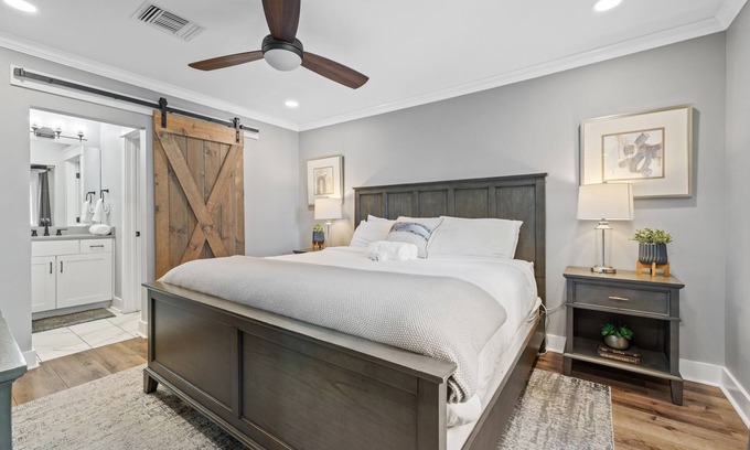North Capitol Condo | NEW! Downtown Jive: 1BR Riverfront Condo Sleeps 4