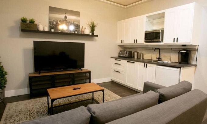 Downtown Omaha Apartment | New Downtown Modern Apartment. Near the Old Market