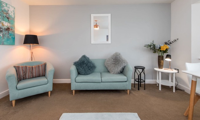 Durham Apartment | New Durham Courtyard - perfect for people visiting/ working in Durham