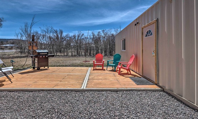 Springerville Cabin | NEW! Eagar Tiny Home w/Patio - By the White Mountains!