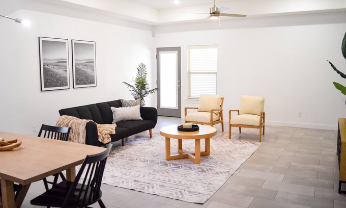Biggs Field House | NEW! Eastlake modern 4bed 2bath!
