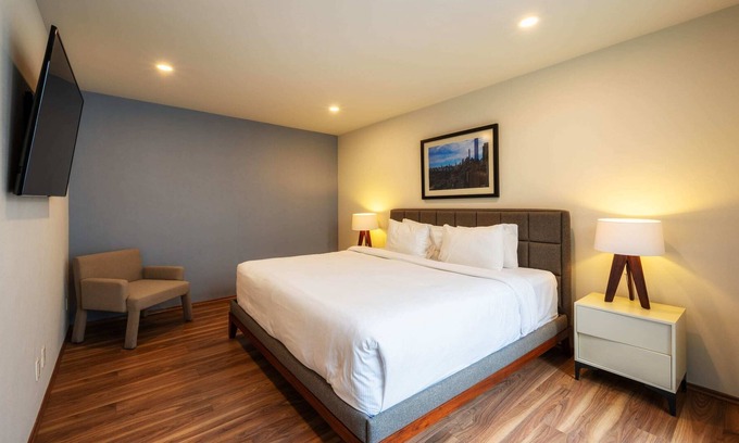 Coyoacan Condo | NEW Equipped Condo w/GYM & Roof