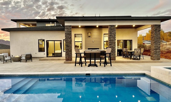 Moab South Valley House | New Exclusive Retreats Horizon 4 Bedroom ALL SUITE HOME Sleeps 16