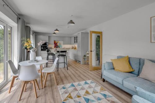 Norwich House | New Family & Contractor Home Lyhart Rd