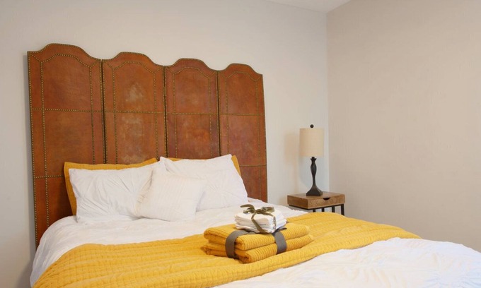 Fayetteville House | NEW Fayetteville , near Airport, Trilith, Shopping mall, Data Center, NASCAR