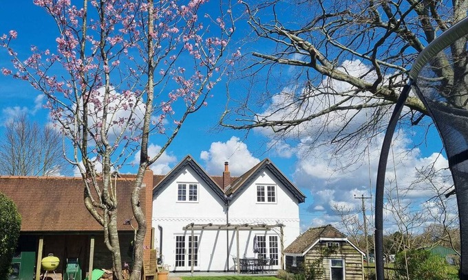 New Forest District House | New Forest Cottage nestled alongside Limewood, Lyndhurst