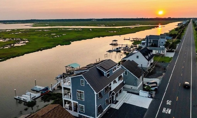 Cape May Court House House | New from the Ground Up! 5 Bed, 5 Bath, SkyDeck, Elevator, Docks - Sleeps 14.
