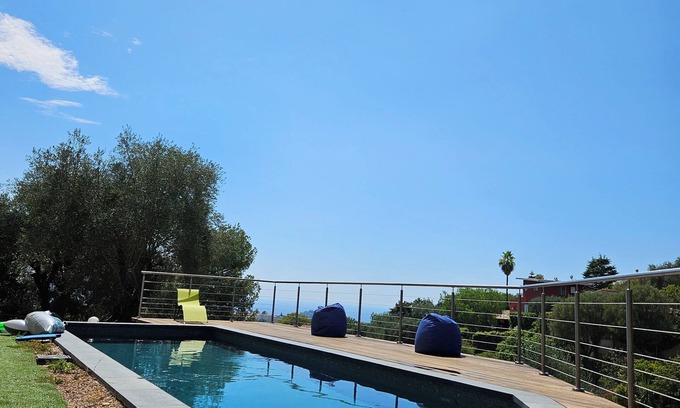Cimiez Apartment | New garden apartment in a villa with garden and private pool