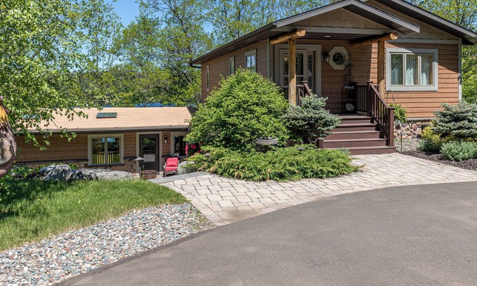 Minocqua House | NEW! Gorgeous 4 bedroom on Private Lake in Minocqua!