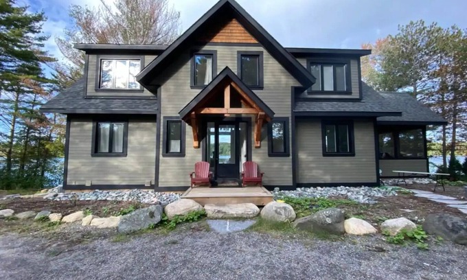 Bala Cottage | New Gorgeous Family Cottage on Butterfly Lake minutes to Port Carling