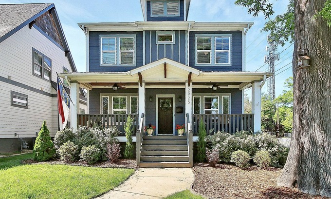 North Charlotte House | NEW! Gorgeous Quiet Convenient Craftsman Family Friendly ~Pets Allowed~