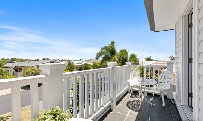 Bellara Apartment | New Haven - Garden Balcony Suite