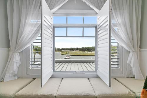 Banksia Beach House | New Haven - Grand Canal View Suite