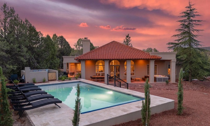 West Sedona House | NEW Heated Pool & Outdoor Fun: HotTub,Games & More