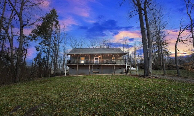 Elizabethton Cabin | NEW! Hillside Hideaway 2-Bedroom Cabin