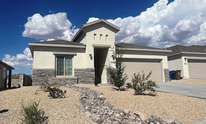 Las Cruces House | New home, beautiful backyard, 3 bedroom