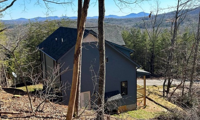 Dahlonega House | New Home! Hilltop Hideaway near Historic Dahlonega