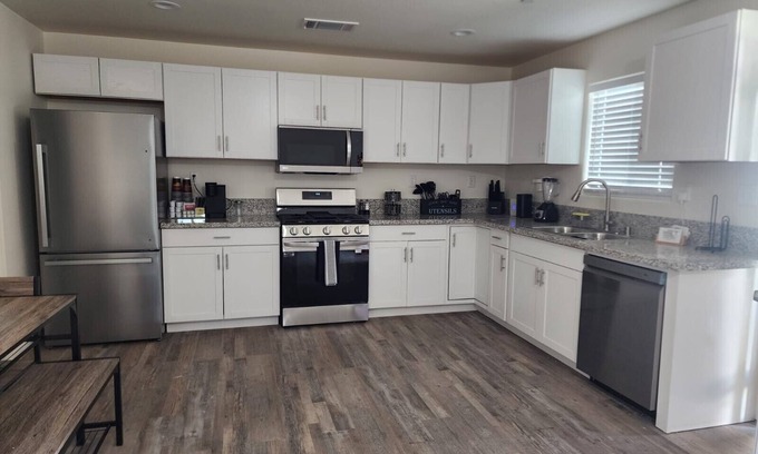 Delano House | NEW HOME IN CENTRAL DELANO. COZY, QUIET, PEACEFUL
