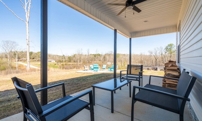 Jones Mills House | New Home on 5 acres 10 mins from Oaklawn/Casino/Lake/Shopping with amazing views