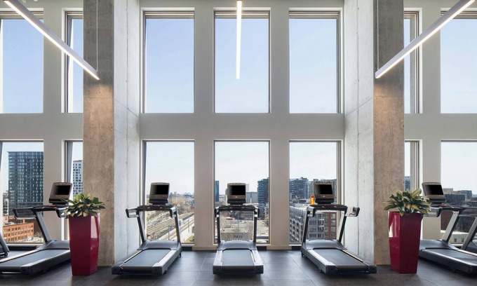 Montreal Hotel | New Hotel Moxy Montreal Downtown