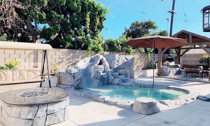 Midway City House | NEW HOUSE 4BE/2BA, cute POOL/SPA with slide NEAR BEACH, DISNEYLAND FOR 12!