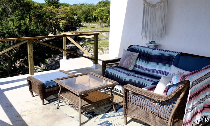 Gregory Town House | New house, completely private with a garden, 10 min from Surfers Beach