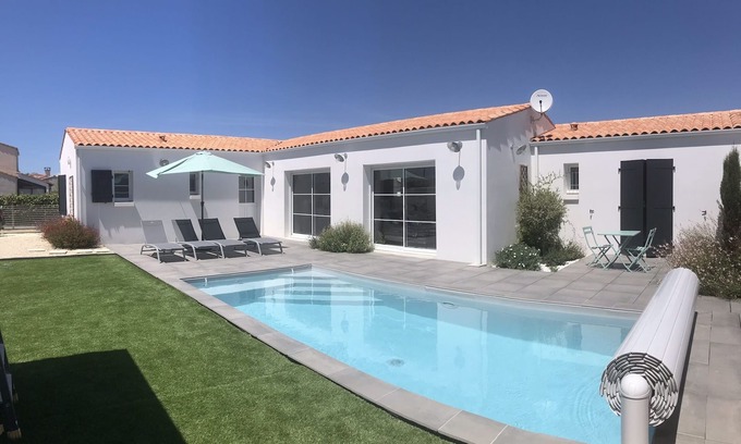 La Bree-les-Bains House | New house with private heated pool, 500 metres from the seafront!