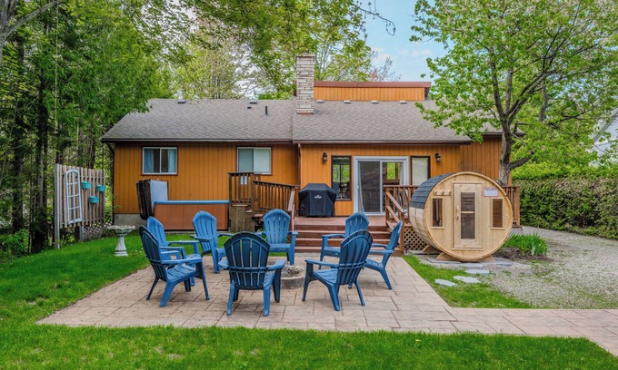 Sauble Beach House | NEW in Sauble - Sauna & Hot Tub at Sauble Shores