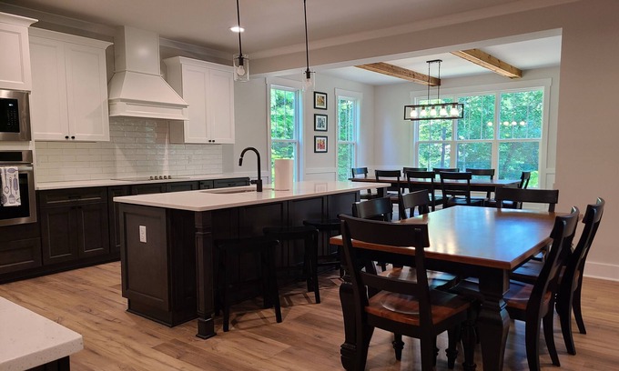 Mineral House | NEW June 2024 -LAKEFRONT 9 King Bedrooms/8 bath! Private Dock and Beach! 2 acres